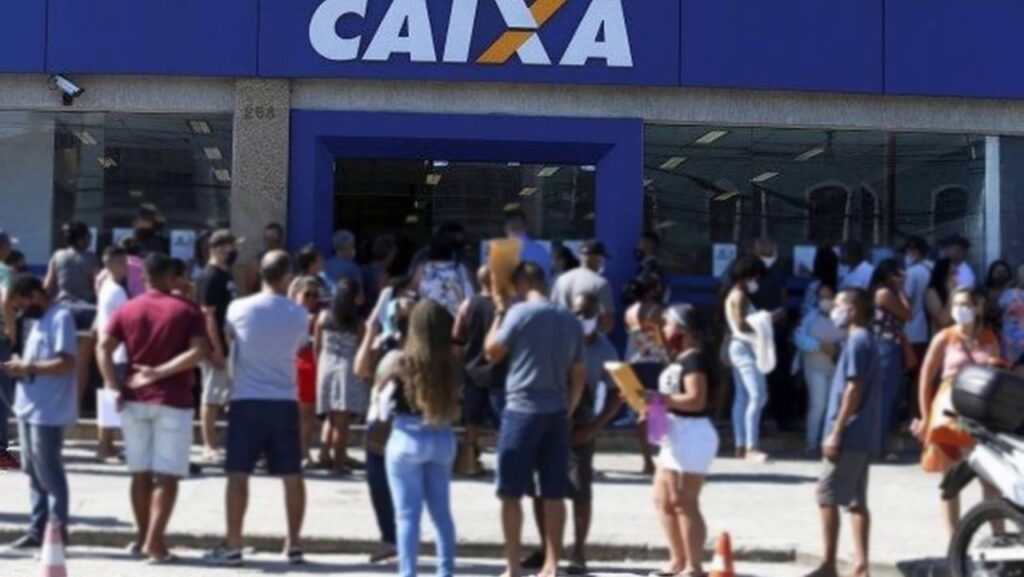 fila de espera caixa Bolsa Família